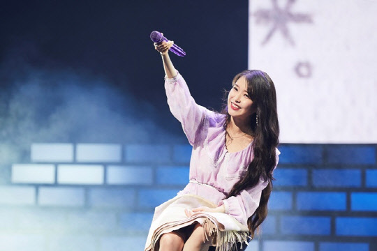 아이유 1억기부(사진=카카오M)